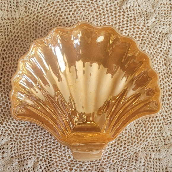 Anchor Hocking Accents Vintage 6s Peach Lustreware Shell Clamshell